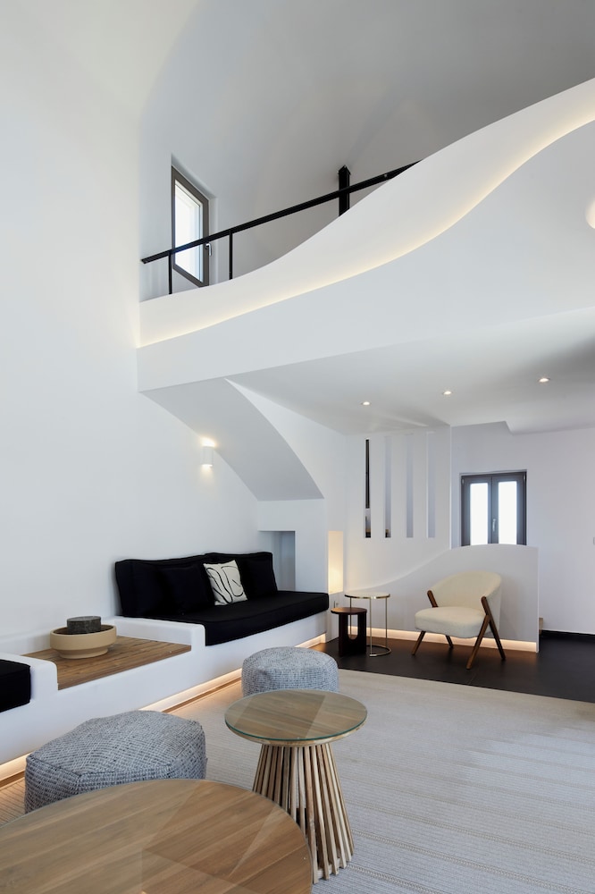 Myst Boutique Hotel — Hotel rooms in Oia, South Aegean