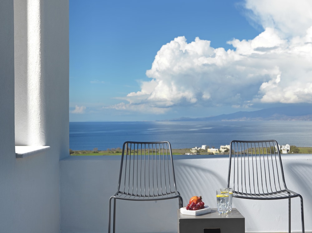 Myst Boutique Hotel — Hotel rooms in Oia, South Aegean