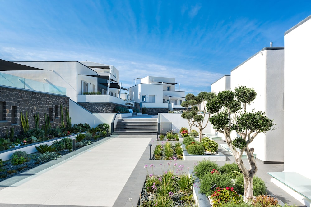 Myst Boutique Hotel — Hotel building in Oia, South Aegean