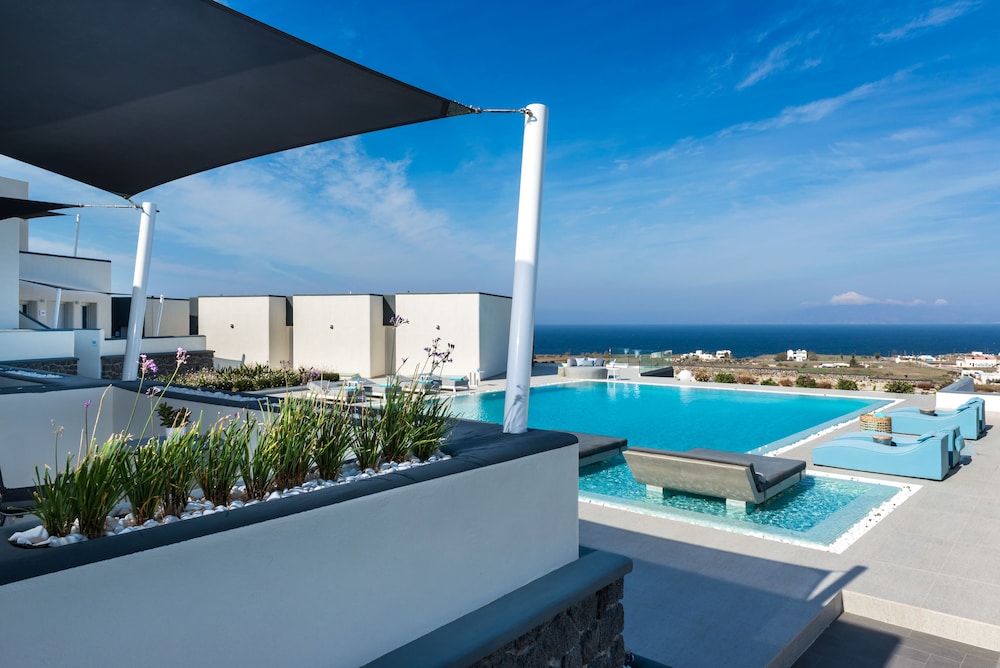 Myst Boutique Hotel — Swimming pool in Oia, South Aegean