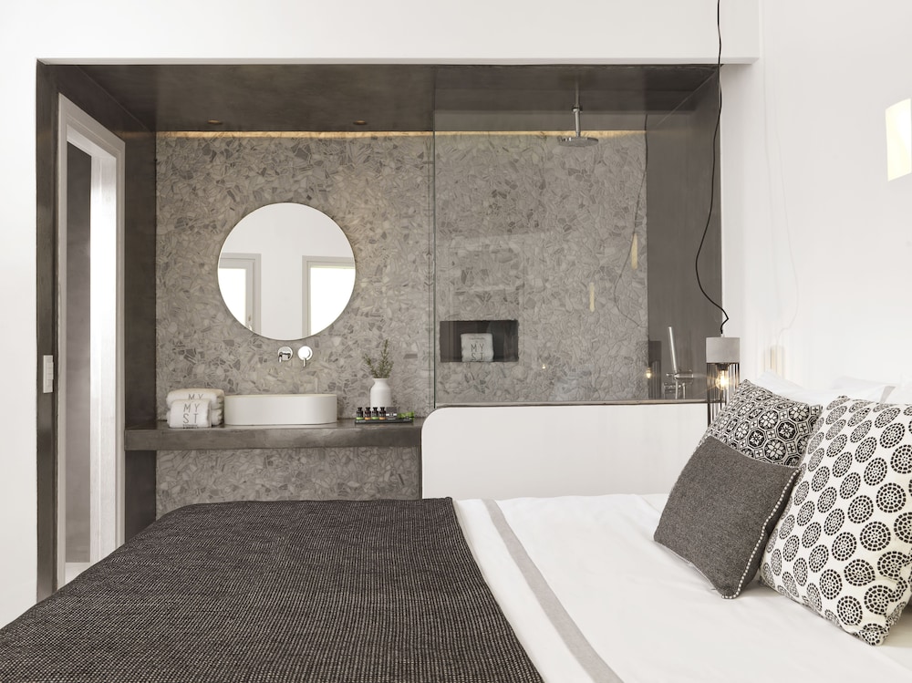 Myst Boutique Hotel — Hotel rooms in Oia, South Aegean