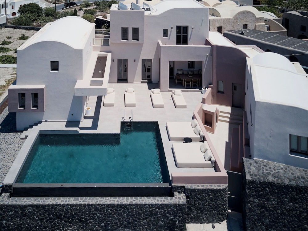 Myst Boutique Hotel — Swimming pool in Oia, South Aegean