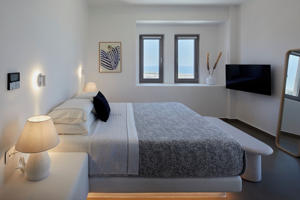 Myst Boutique Hotel — Hotel rooms in Oia, South Aegean