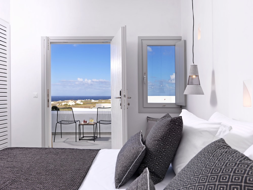 Myst Boutique Hotel — Hotel rooms in Oia, South Aegean
