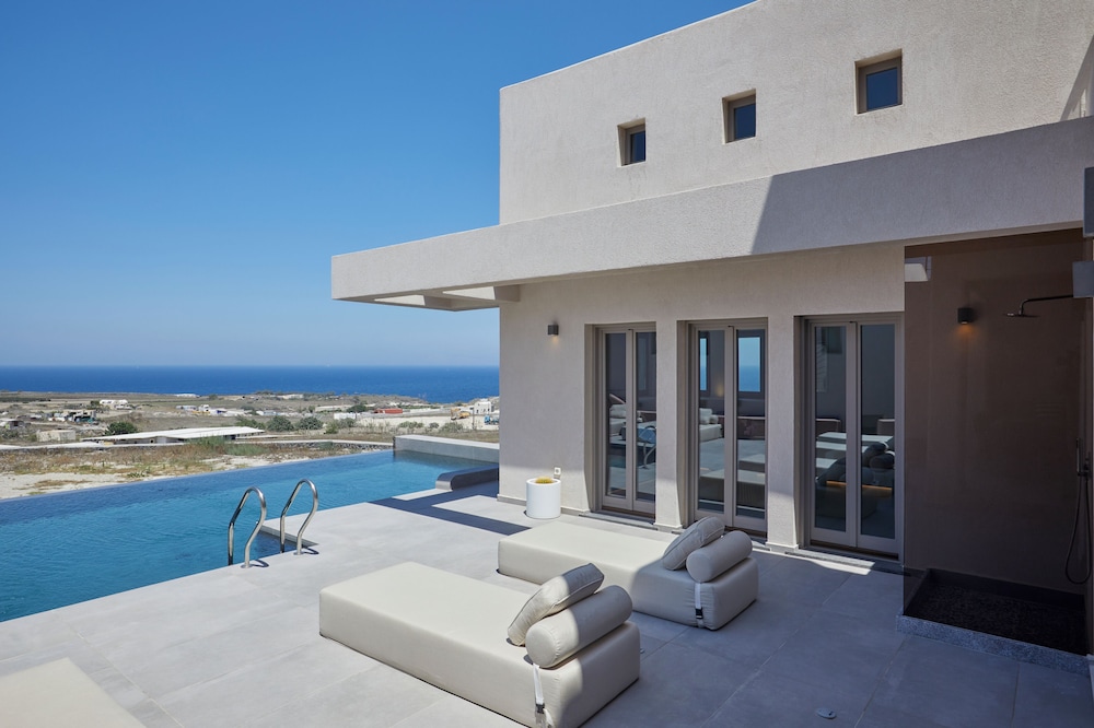 Myst Boutique Hotel — Swimming pool in Oia, South Aegean