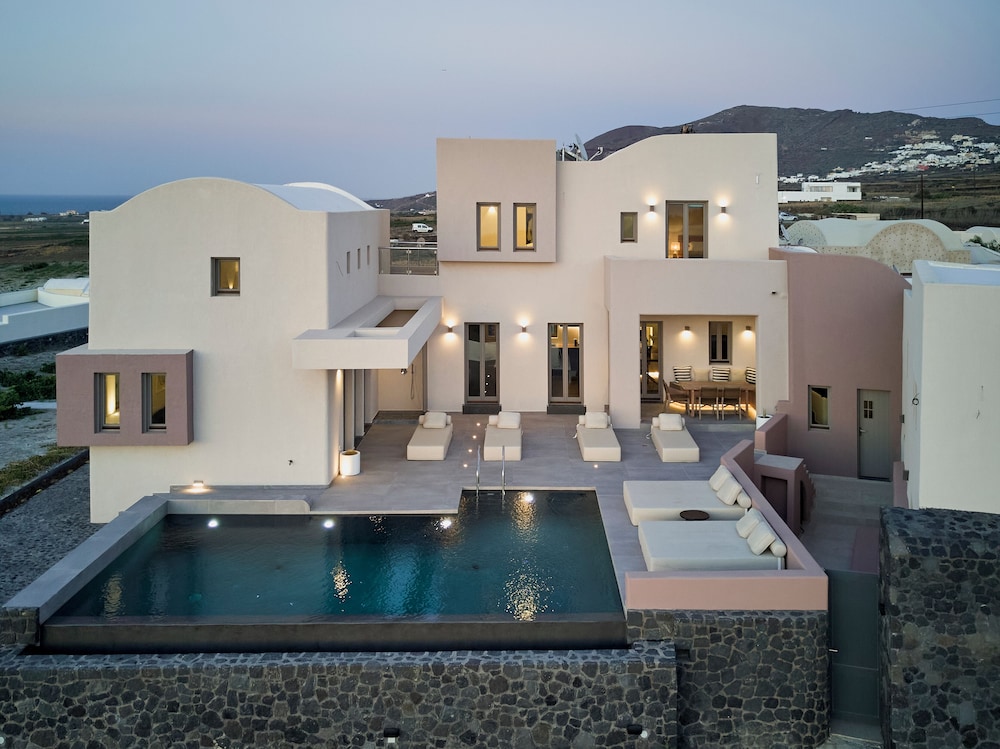 Myst Boutique Hotel — Swimming pool in Oia, South Aegean