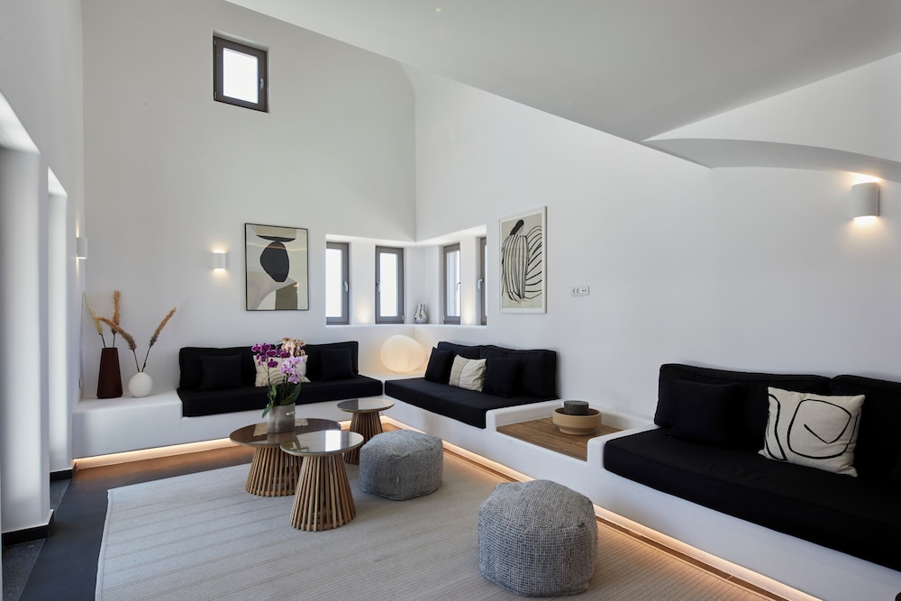 Myst Boutique Hotel — Hotel rooms in Oia, South Aegean