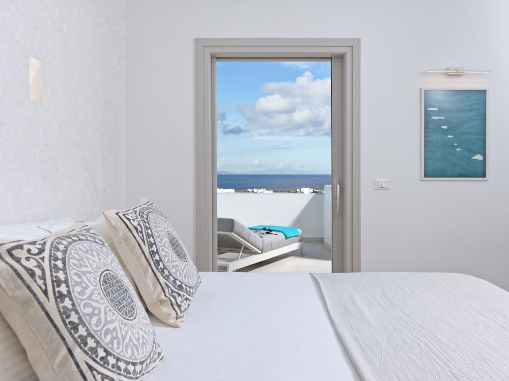Myst Boutique Hotel — Hotel rooms in Oia, South Aegean