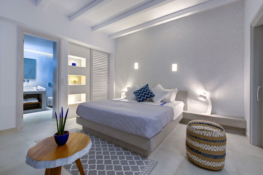 Myst Boutique Hotel — Hotel rooms in Oia, South Aegean