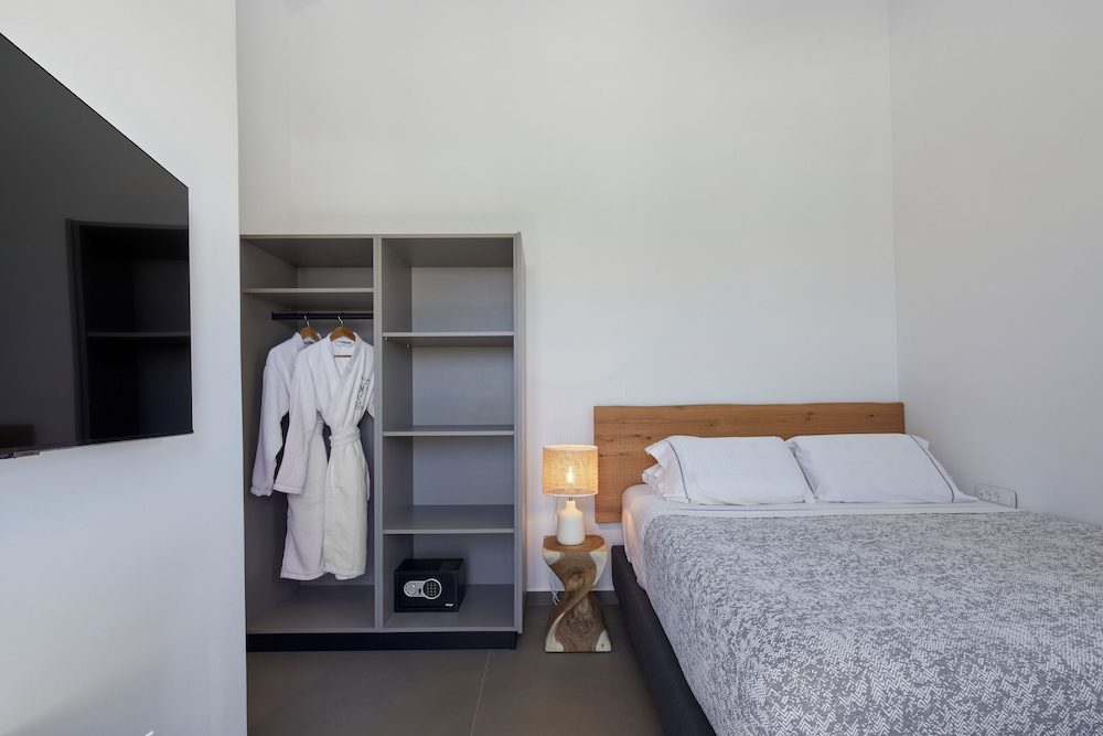 Myst Boutique Hotel — Hotel rooms in Oia, South Aegean