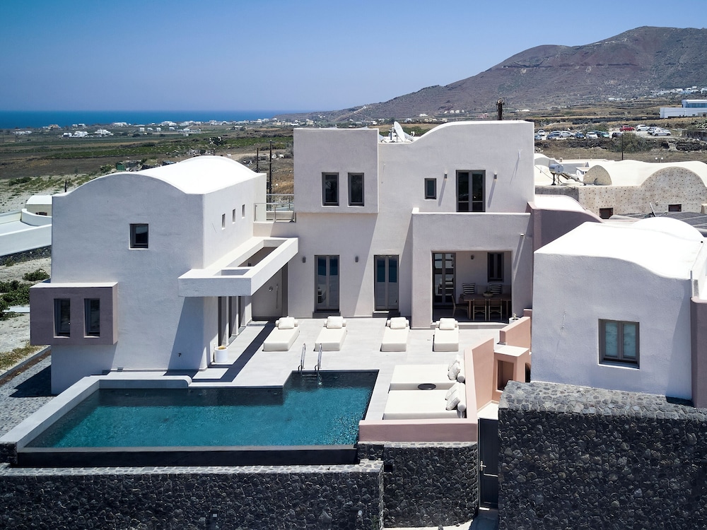 Myst Boutique Hotel — Hotel building in Oia, South Aegean