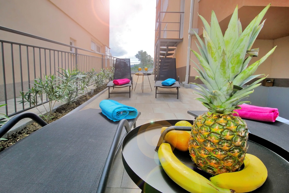 Bacan Family Apartments — Hotel building in Konavle, Dubrovnik-Neretva