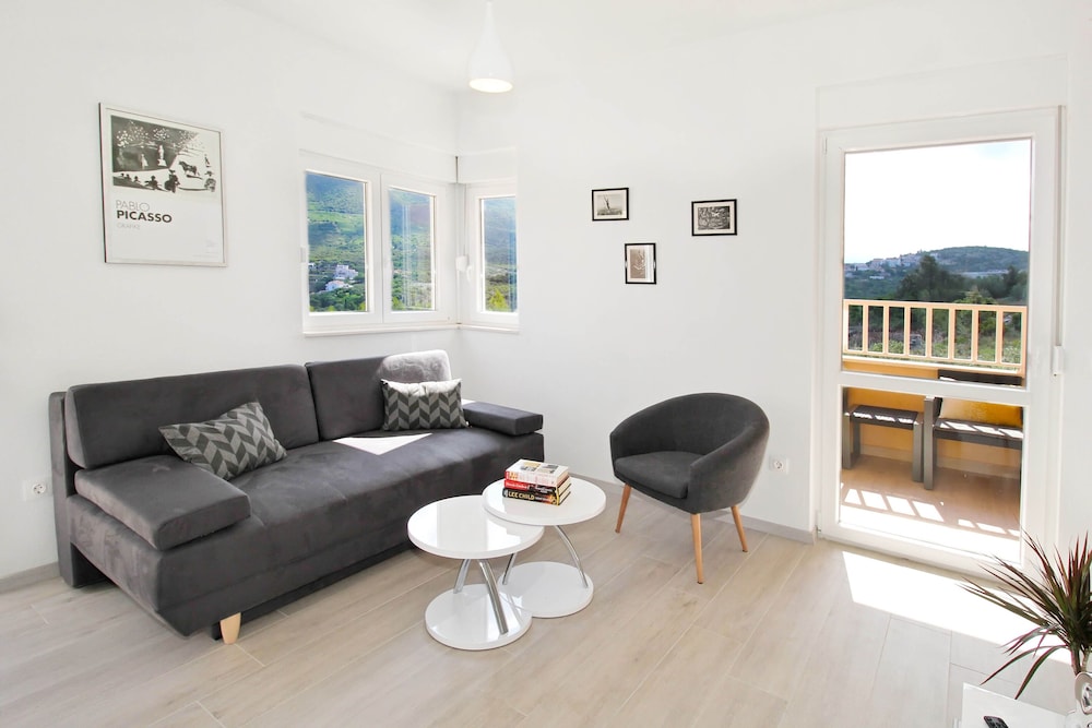 Bacan Family Apartments — Hotel rooms in Konavle, Dubrovnik-Neretva