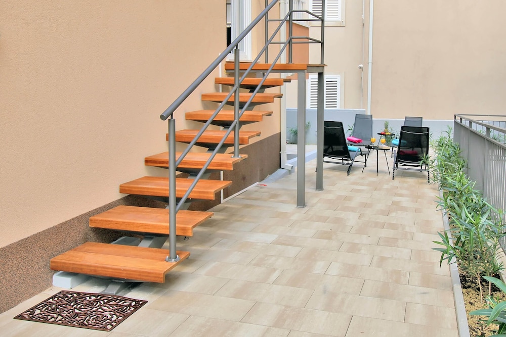 Bacan Family Apartments — Hotel building in Konavle, Dubrovnik-Neretva
