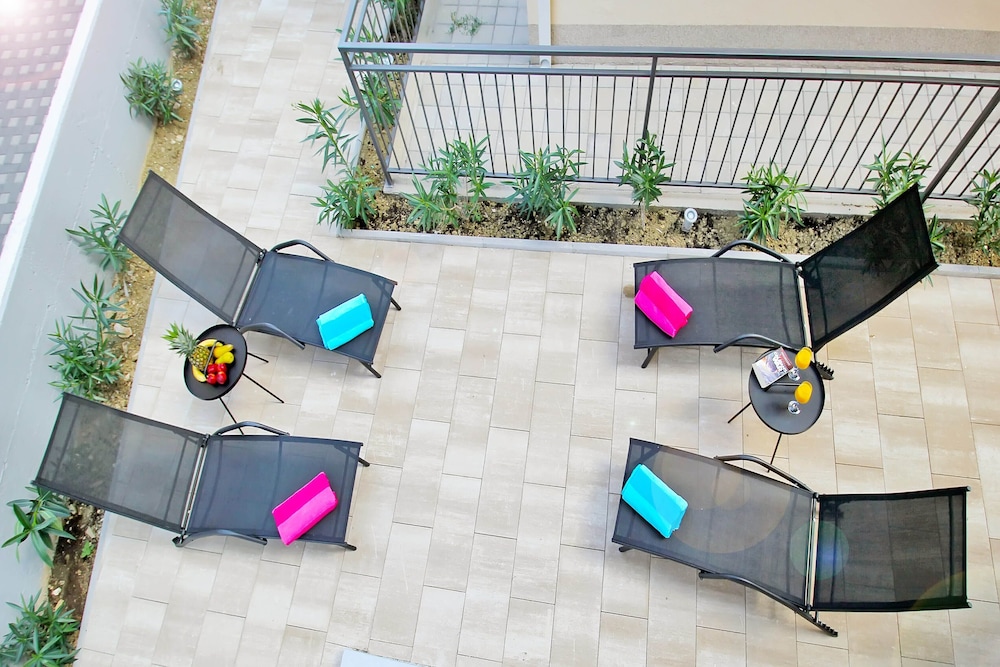 Bacan Family Apartments — Hotel building in Konavle, Dubrovnik-Neretva