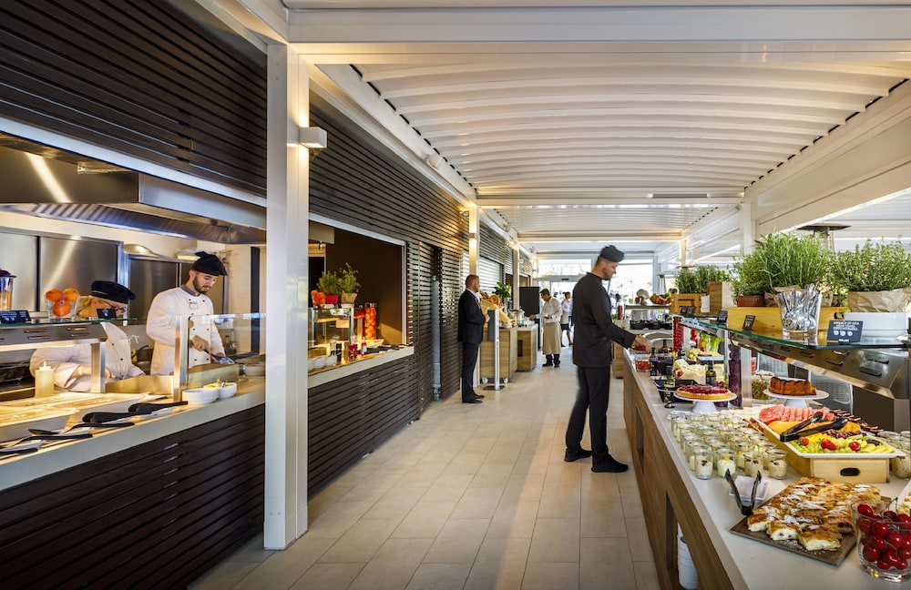 Girandella Resort, Valamar Collection — Restaurant & bars in Labin, Istria