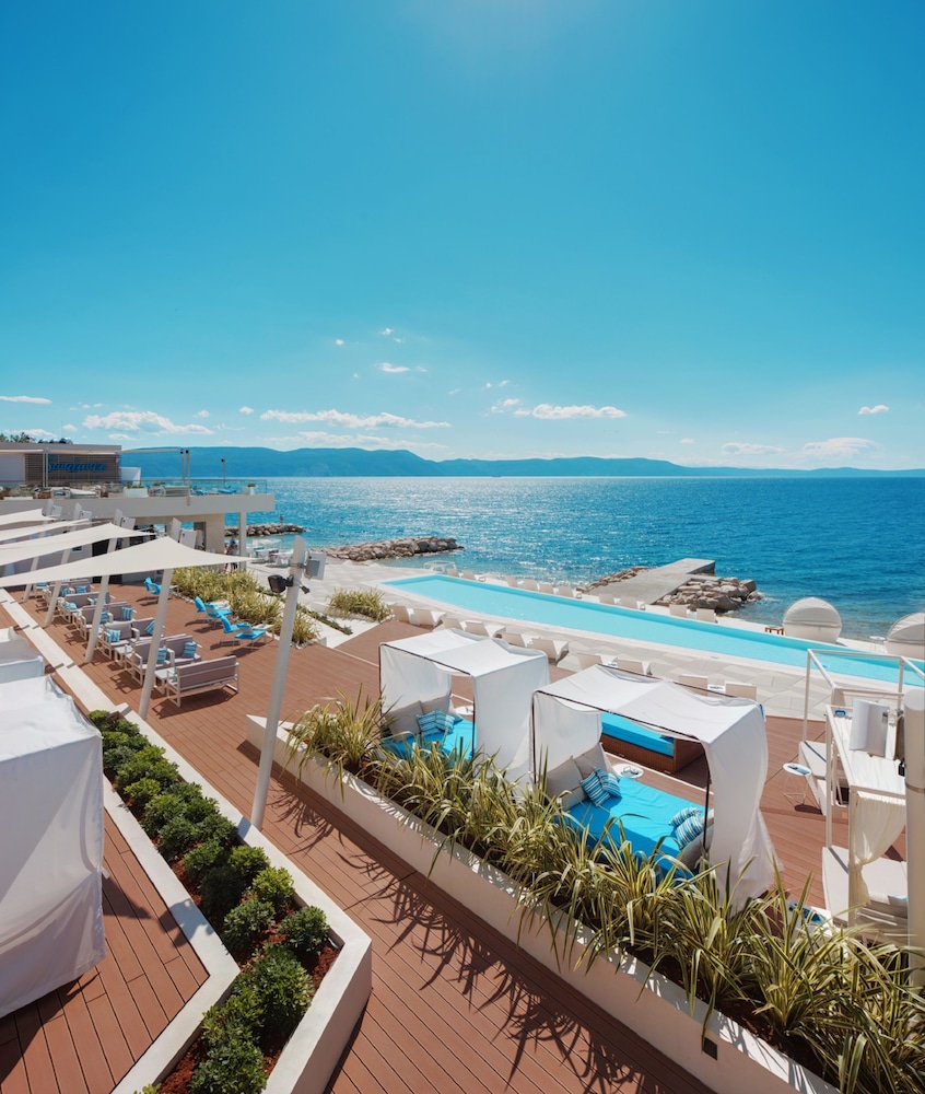 Girandella Resort, Valamar Collection — Swimming pool in Labin, Istria