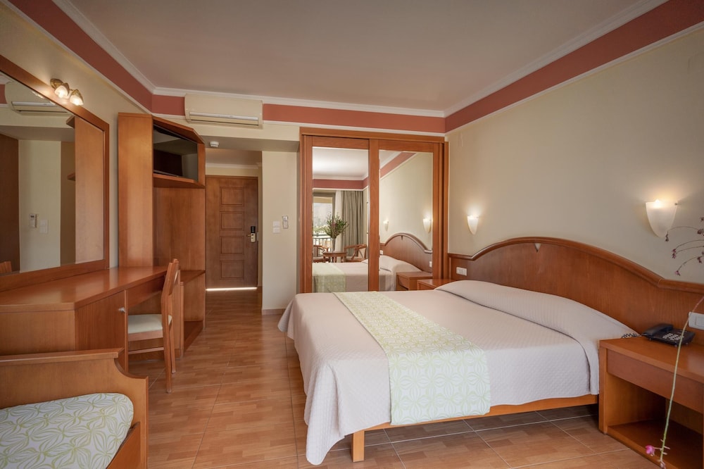 Hydramis Palace Beach Resort — Hotel rooms in Georgioupolis
