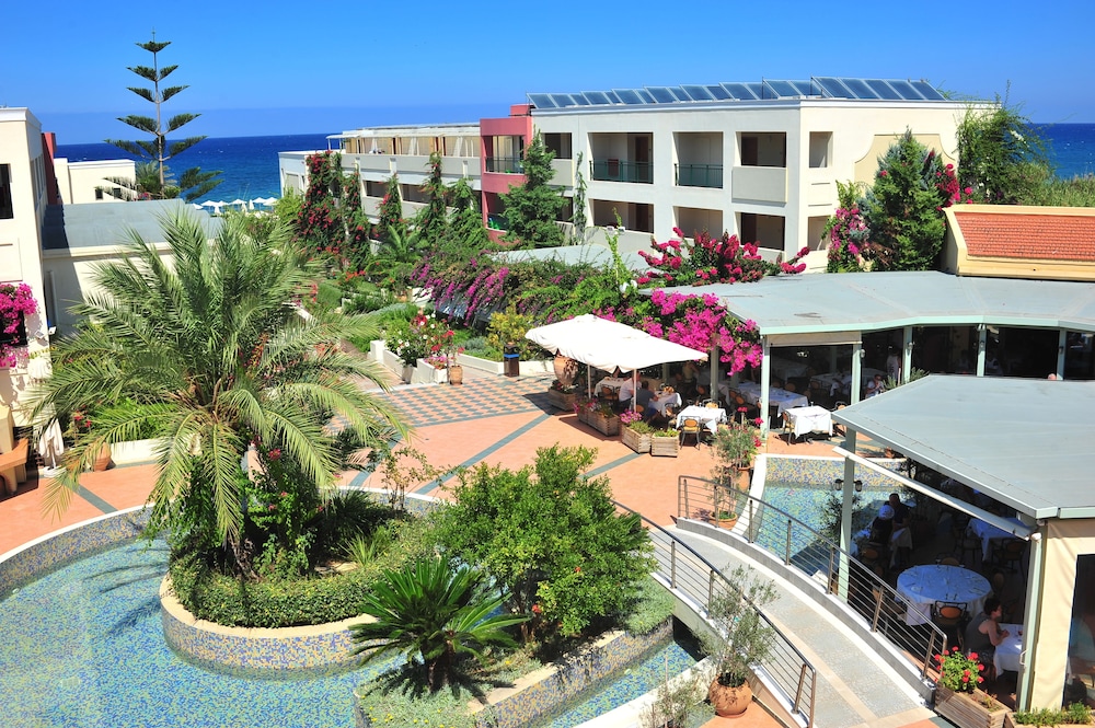 Hydramis Palace Beach Resort — Hotel building in Georgioupolis