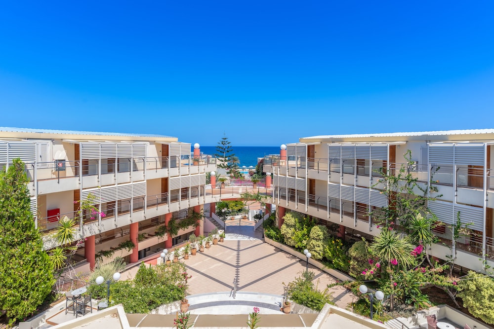 Hydramis Palace Beach Resort — Hotel building in Georgioupolis