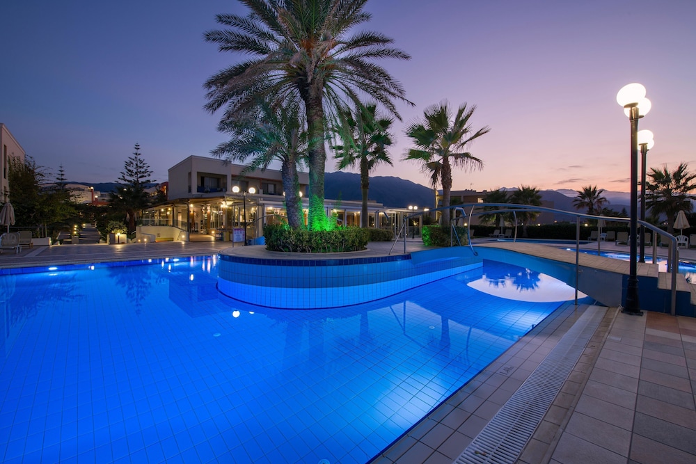 Hydramis Palace Beach Resort — Swimming pool in Georgioupolis