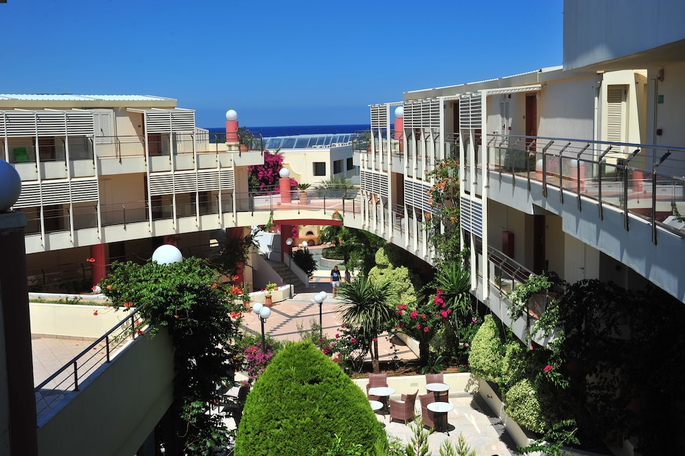 Hydramis Palace Beach Resort — Hotel building in Georgioupolis