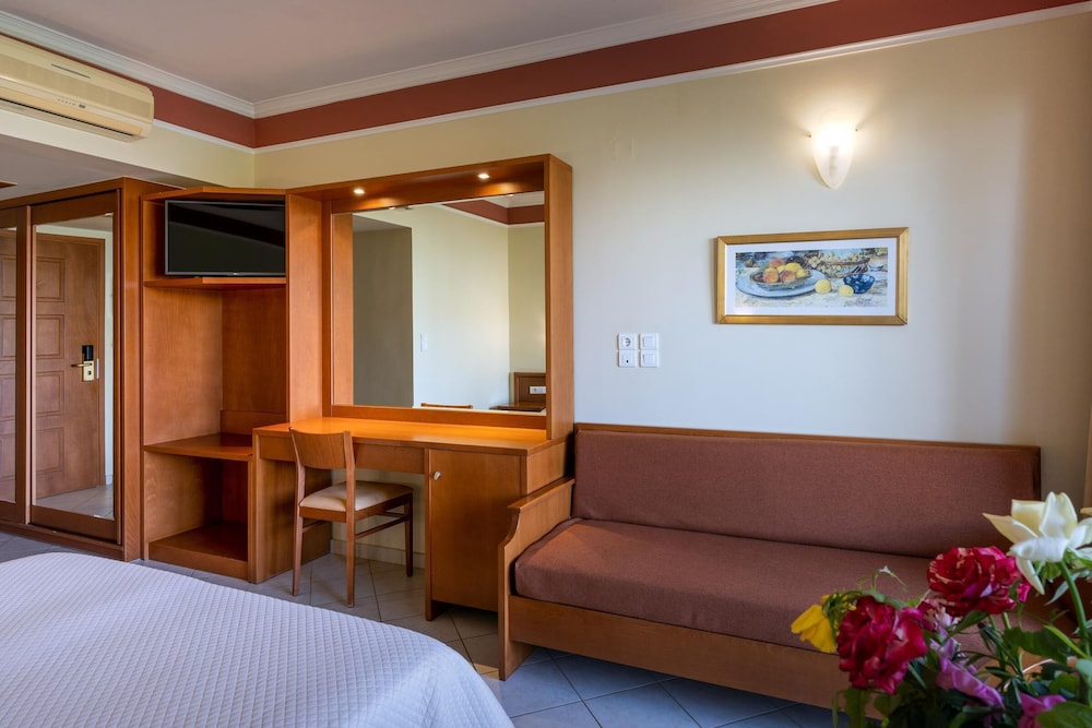 Hydramis Palace Beach Resort — Hotel rooms in Georgioupolis