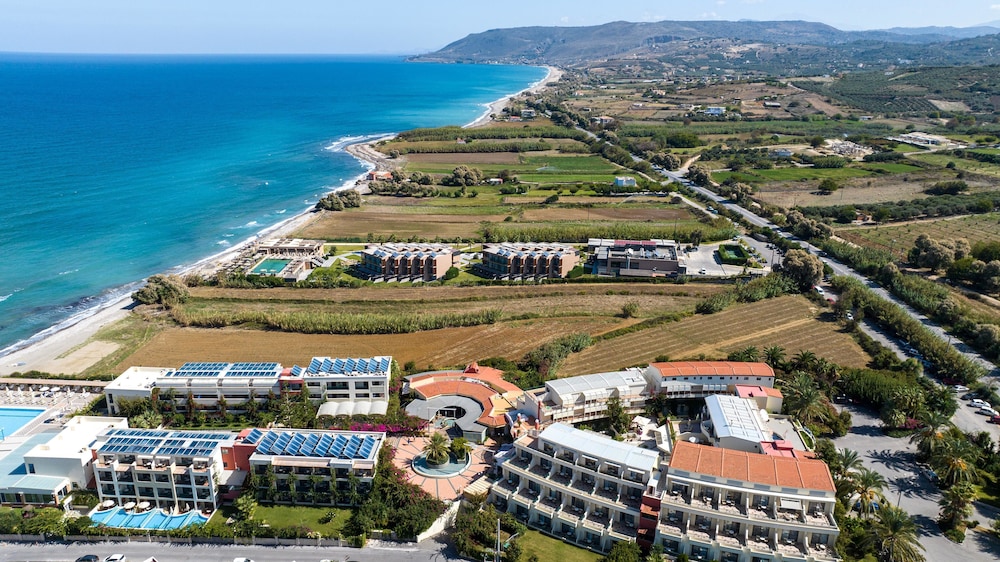 Hydramis Palace Beach Resort — Hotel building in Georgioupolis