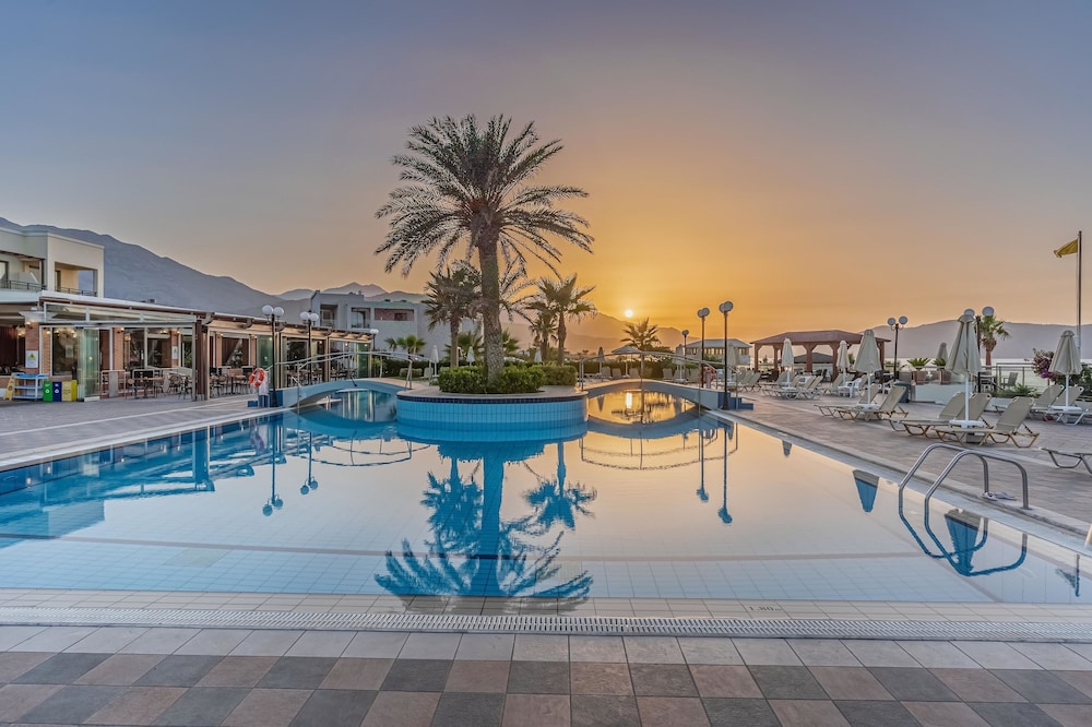 Hydramis Palace Beach Resort — Swimming pool in Georgioupolis