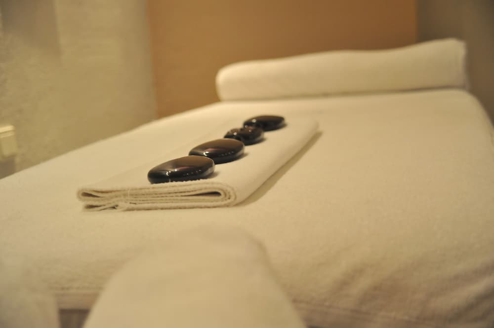 Hydramis Palace Beach Resort — Hotel rooms in Georgioupolis