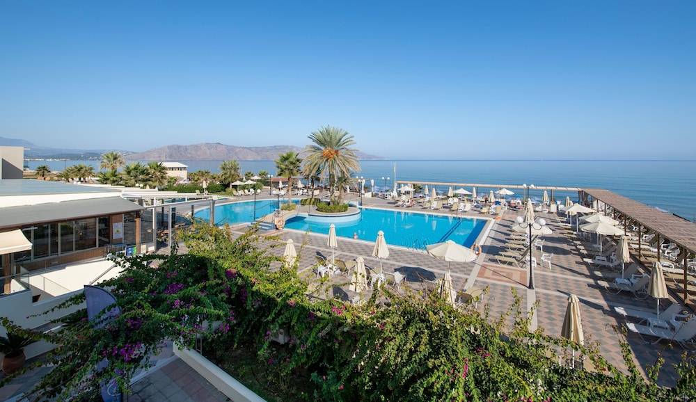 Hydramis Palace Beach Resort — Swimming pool in Georgioupolis