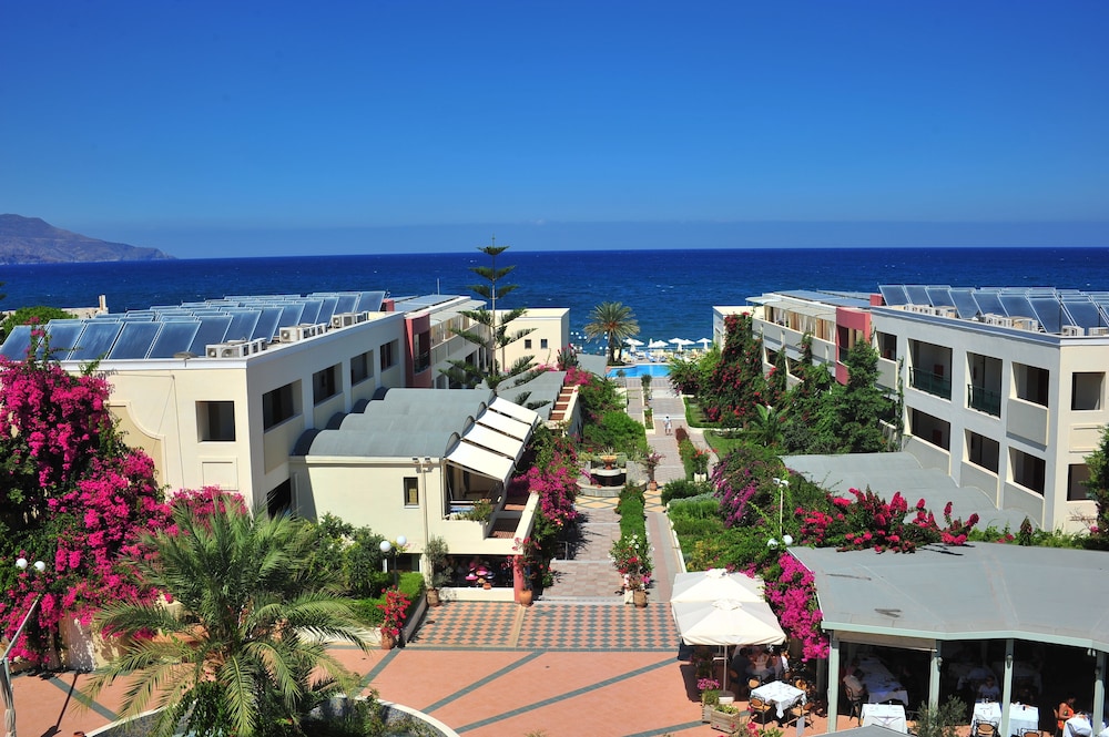 Hydramis Palace Beach Resort — Hotel building in Georgioupolis