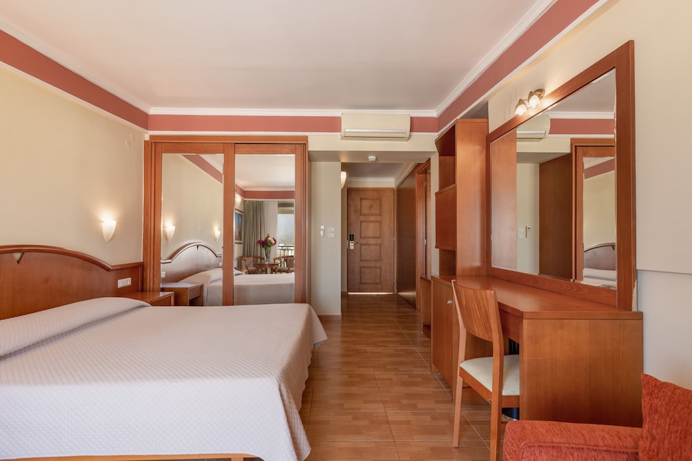 Hydramis Palace Beach Resort — Hotel rooms in Georgioupolis