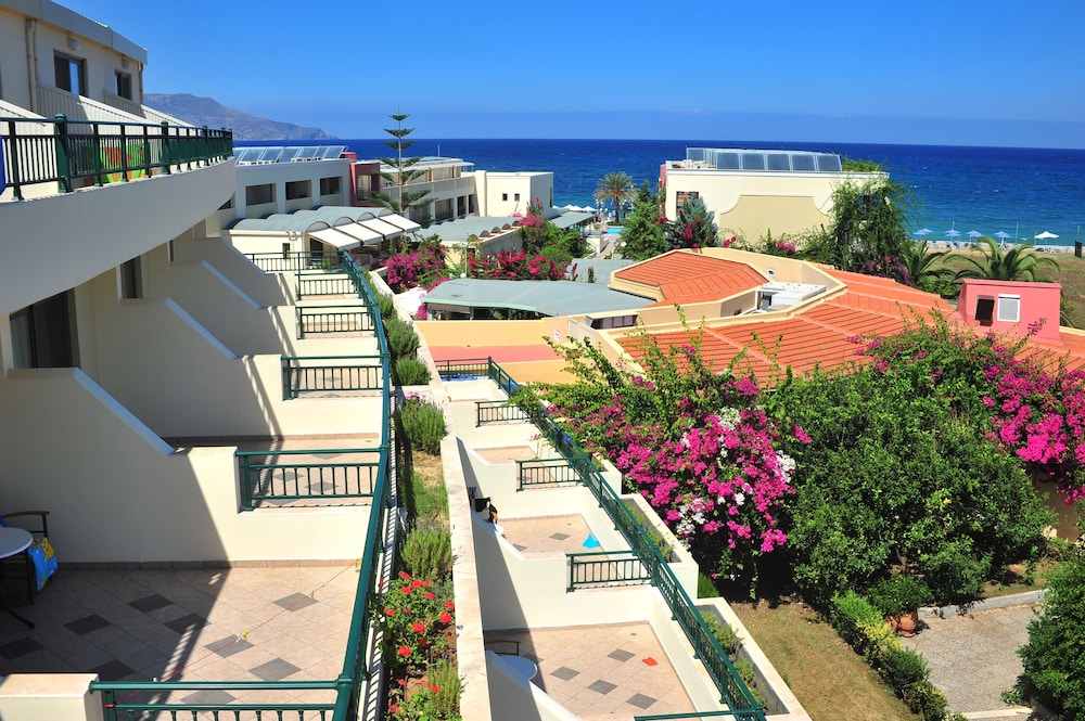 Hydramis Palace Beach Resort — Hotel building in Georgioupolis