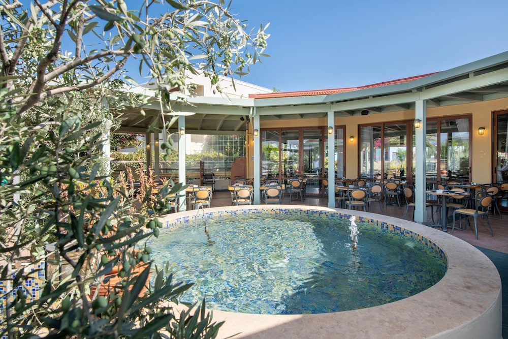 Hydramis Palace Beach Resort — Restaurant & bars in Georgioupolis