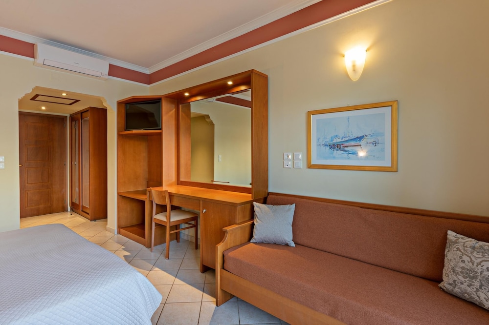 Hydramis Palace Beach Resort — Hotel rooms in Georgioupolis