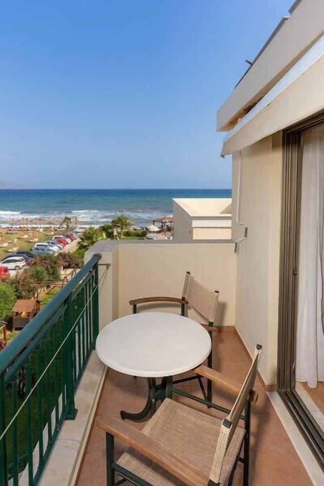 Hydramis Palace Beach Resort — Hotel rooms in Georgioupolis
