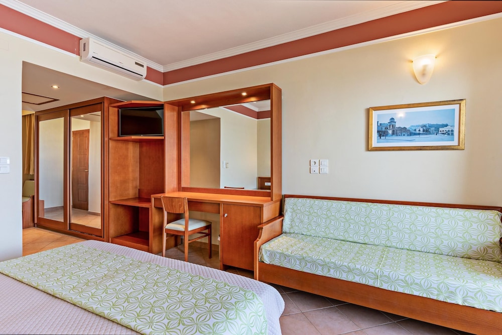 Hydramis Palace Beach Resort — Hotel rooms in Georgioupolis