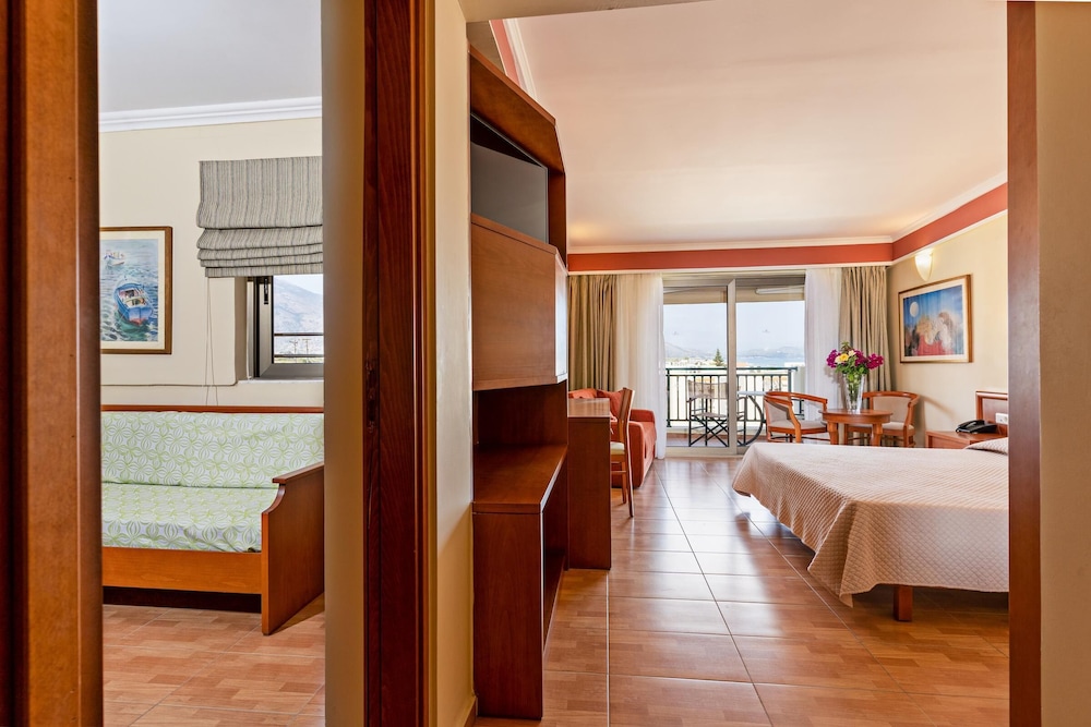 Hydramis Palace Beach Resort — Hotel rooms in Georgioupolis
