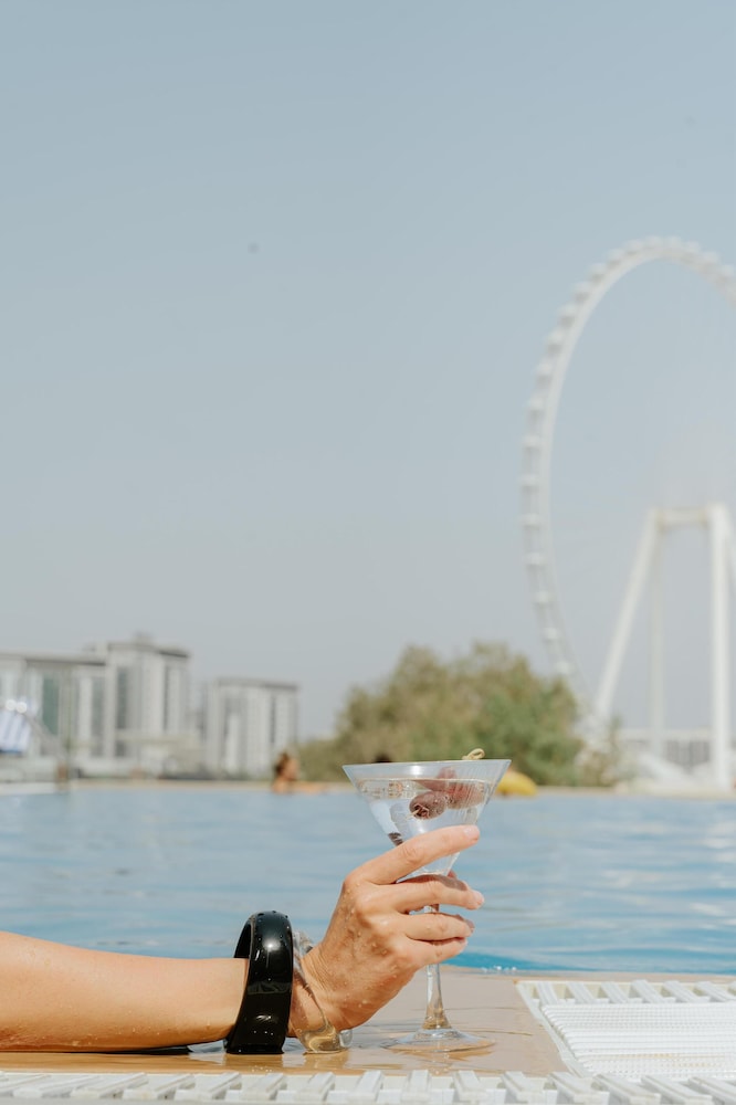 JA Ocean View Hotel, Jumeirah Beach Dubai — Pool in Dubai
