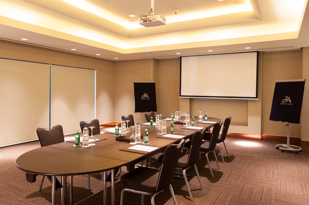 JA Ocean View Hotel, Jumeirah Beach Dubai — Shared spaces in Dubai