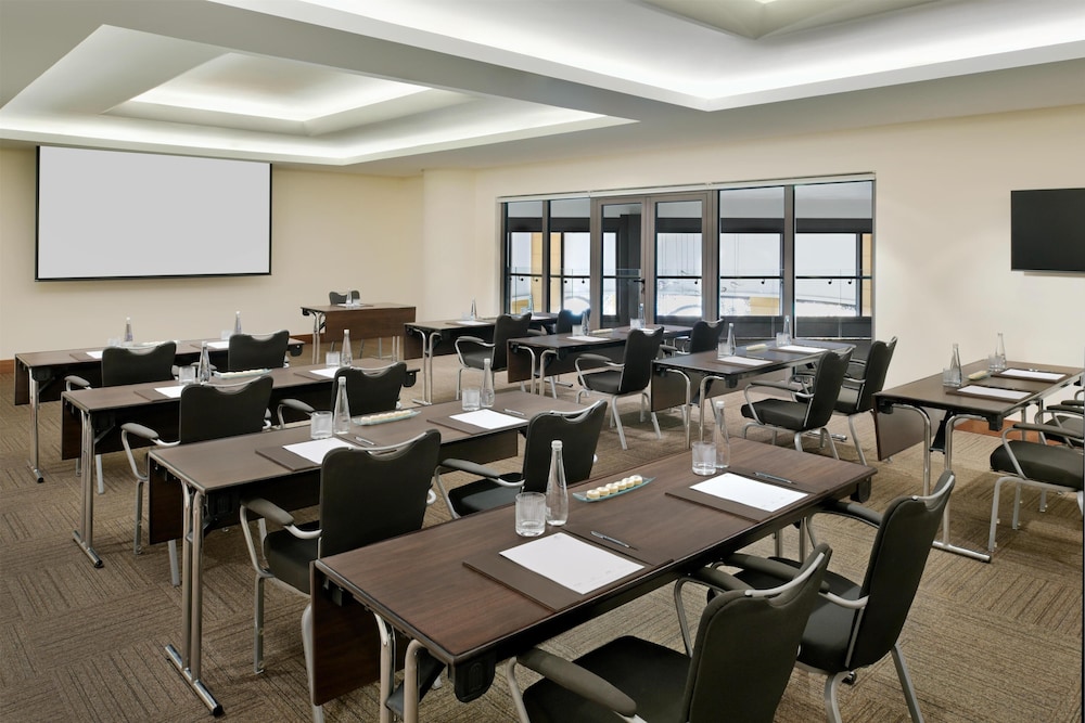 JA Ocean View Hotel, Jumeirah Beach Dubai — Shared spaces in Dubai