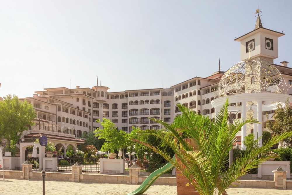 Helena Sands Hotel — Hotel building in Sunny Beach, Burgas Region