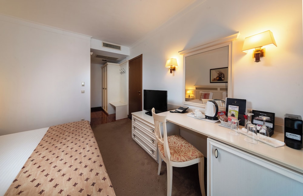 Helena Sands Hotel — Hotel rooms in Sunny Beach, Burgas Region
