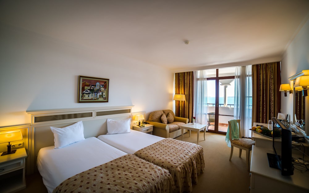 Helena Sands Hotel — Hotel rooms in Sunny Beach, Burgas Region