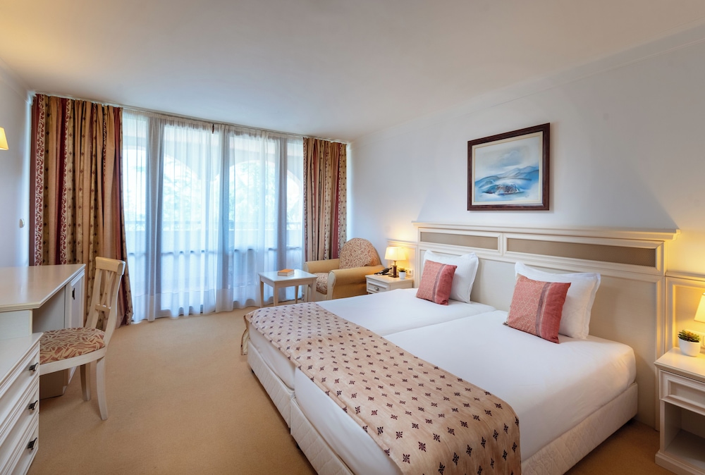 Helena Sands Hotel — Hotel rooms in Sunny Beach, Burgas Region