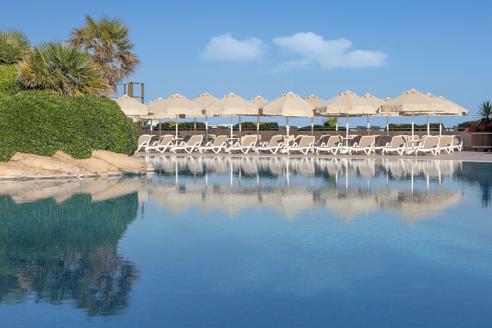 Melas Resort Hotel — Swimming pool in Side