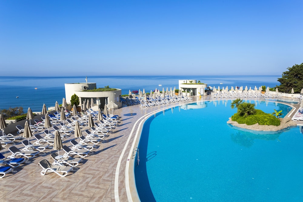 Melas Resort Hotel — Swimming pool in Side