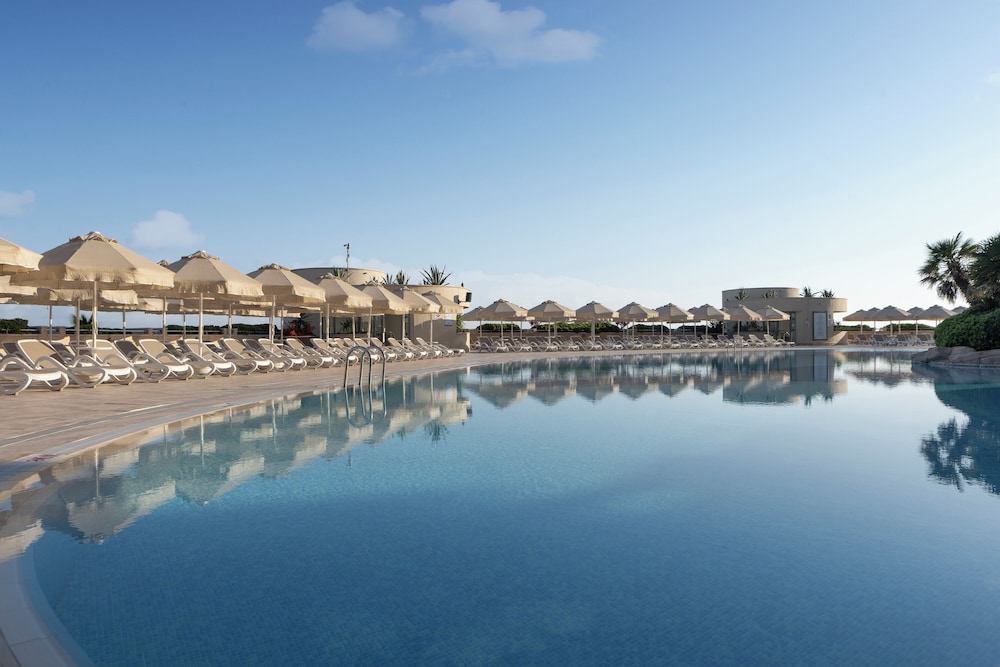 Melas Resort Hotel — Swimming pool in Side