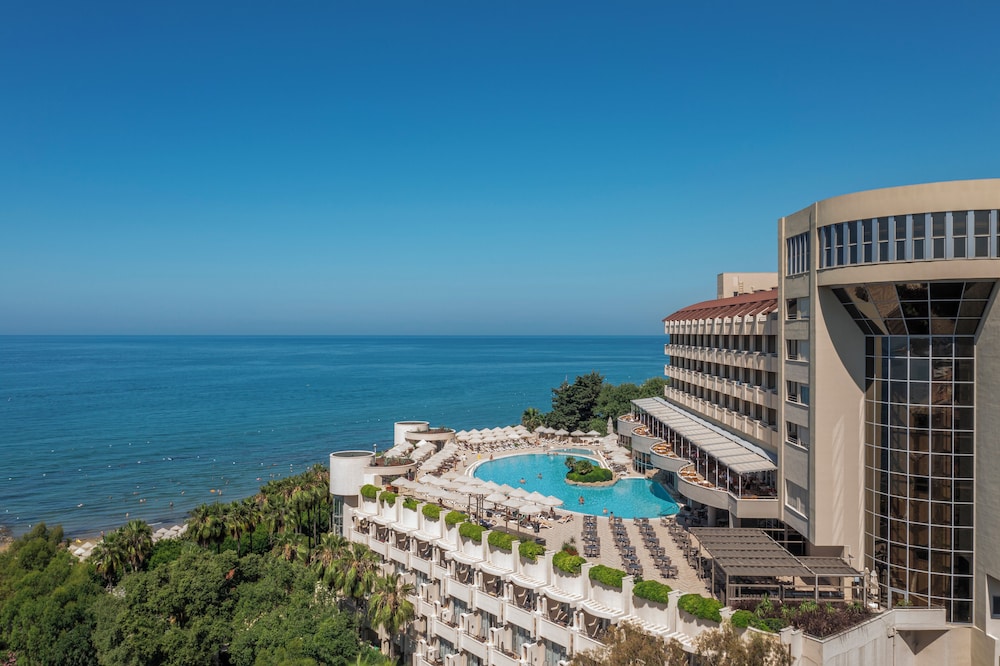 Melas Resort Hotel — Swimming pool in Side